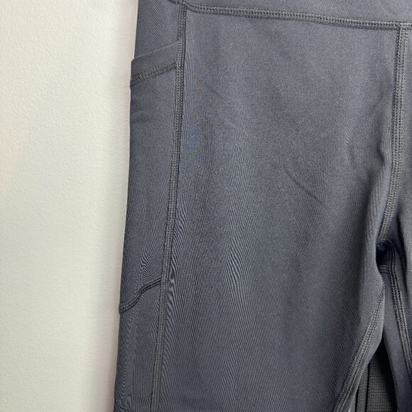 EUC - Black Brilliant Capris - Size 8-10 - Picture 4 of 9